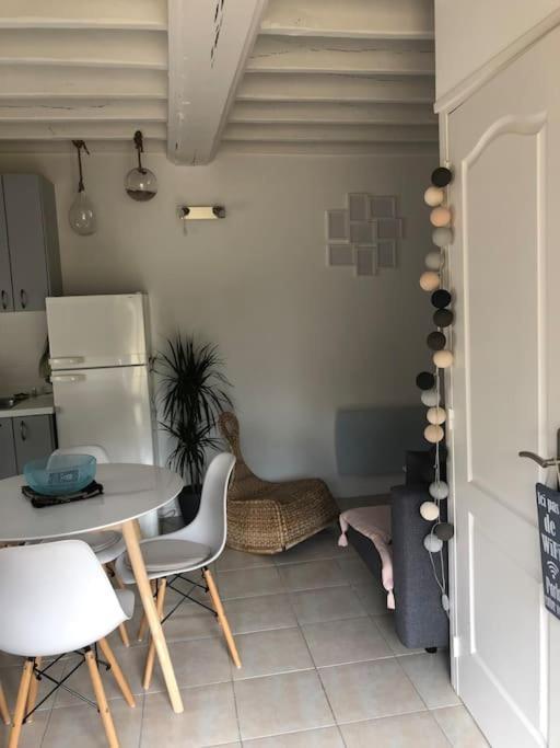 Maison Au Milieu Des Bois Et Des Animaux Chalet *