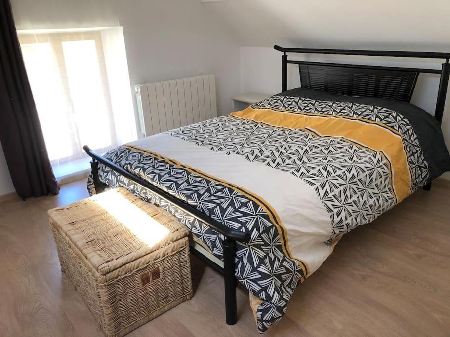 Maison Au Milieu Des Bois Et Des Animaux Chalet